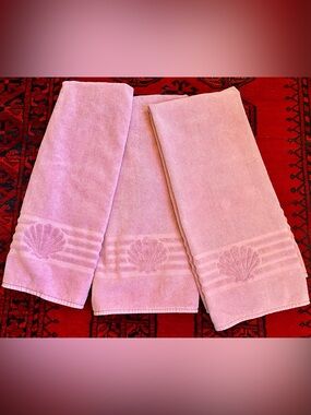 Vtg. Cannon Royal Family Pink Shell-Embossed Bath Towels - Set of 3 23” x 43”